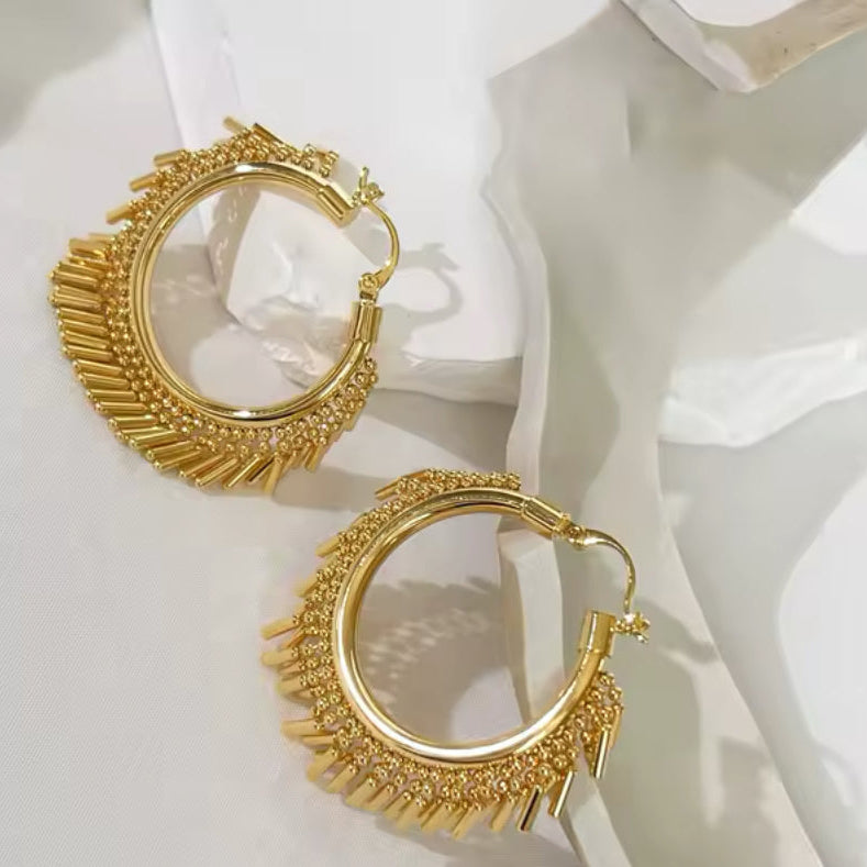 Brinco Argola Com Bolinhas e Palitos Pendurados Dourada