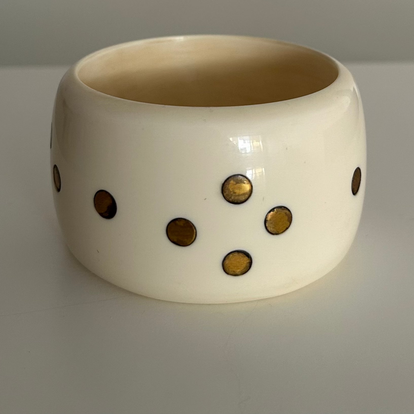 Pulseira Bracelete Indiano Resina  Branco Com Dourado