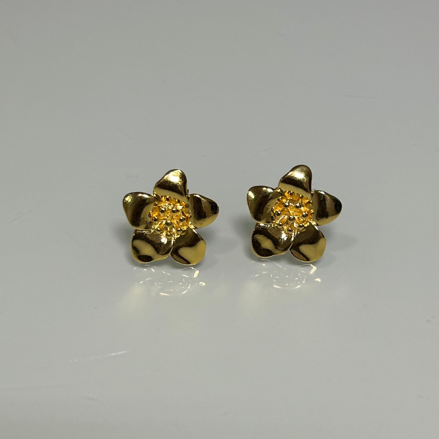 Brinco Flor Margarida Dourado  Pequeno Folheado